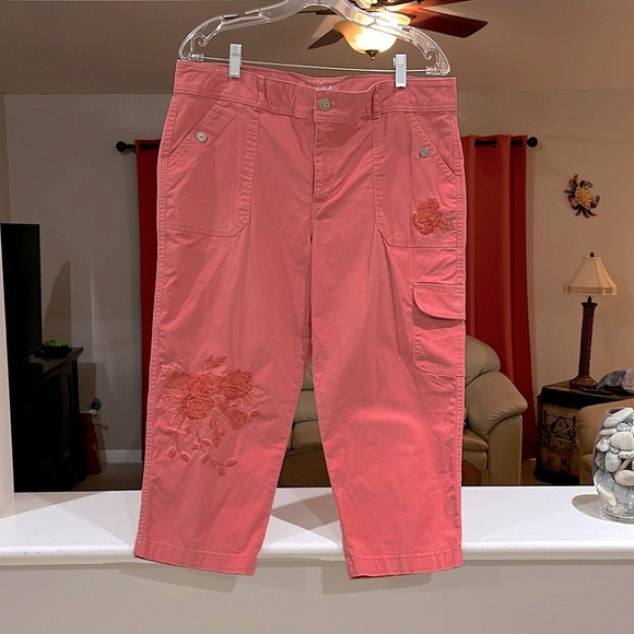 Gloria Vanderbilt Cicely Cargo Embroidered Pants Size 10 - Picture 1 of 6